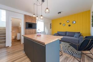 TV a/nebo společenská místnost v ubytování LUXURY APARTMENTS - LA VIR 3 & 4