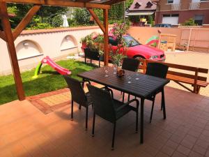 Patio nebo venkovní prostory v ubytování Aqua Azur Apartman