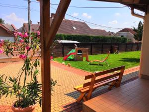Zahrada ubytování Aqua Azur Apartman
