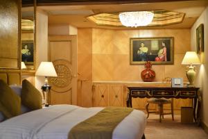 Postel nebo postele na pokoji v ubytování Regal Hongkong Hotel