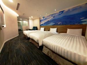 Postel nebo postele na pokoji v ubytování Ximen Airline Hotel