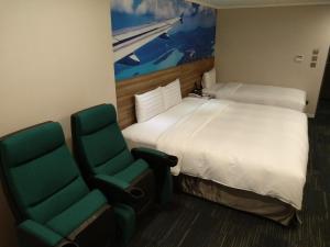 Postel nebo postele na pokoji v ubytování Ximen Airline Hotel