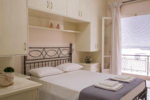 Postel nebo postele na pokoji v ubytování Beautiful Corfu City Apartment