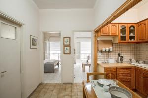 Kuchyň nebo kuchyňský kout v ubytování Beautiful Corfu City Apartment