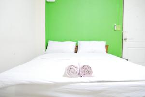 a white bed with two pink towels on it at Fang villa mansion in Fang