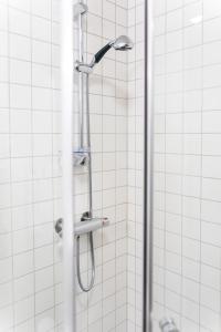 Bilik mandi di Veversmauet Apartments