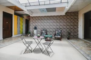 Patio nebo venkovní prostory v ubytování RedDoorz near Millennium ICT Center Medan