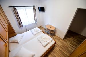 a small room with a bed and a window at Vila Sabarel in Eforie Sud