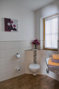 Koupelna v ubytování Hotel garni Hopfengold