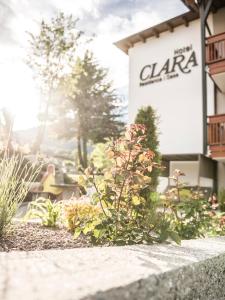 Aed väljaspool majutusasutust Hotel Clara