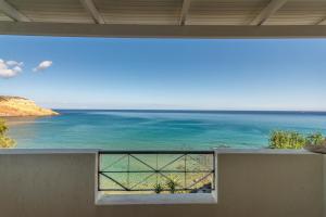 a window with a view of the ocean at Giourgas Studios & Apartments in Provatas