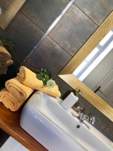 A bathroom at Frank Apartman Deluxe