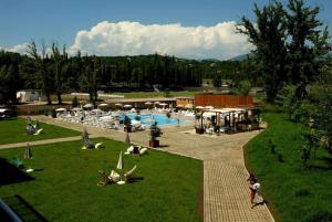 Bazén v ubytování Tskaltubo Plaza Hotel nebo v jeho okolí