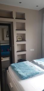 Posteľ alebo postele v izbe v ubytovaní Blue Ball Apartment
