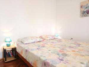 Ein Bett oder Betten in einem Zimmer der Unterkunft Charming Hill Apartment
