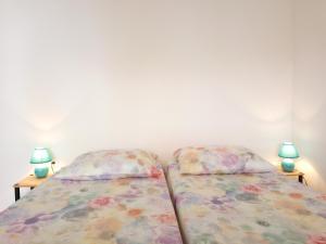 Ein Bett oder Betten in einem Zimmer der Unterkunft Charming Hill Apartment