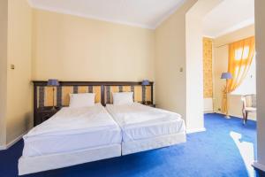 Postel nebo postele na pokoji v ubytování Hotel Fryderyk