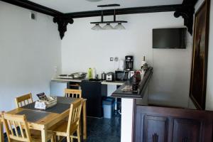 Kuchyňa alebo kuchynka v ubytovaní Magic Garden Hostel