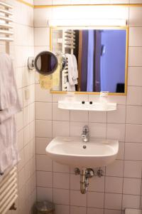 Ein Badezimmer in der Unterkunft Hotel Stern