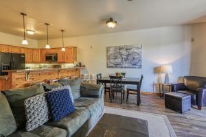 a living room with a couch and a kitchen at Dolomite Delight in Truckee
