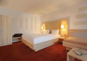 Postel nebo postele na pokoji v ubytování Hotel Brenner