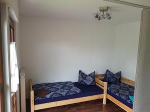 a bedroom with two twin beds with blue pillows at Ferienwohnung Hampel in Eisenach