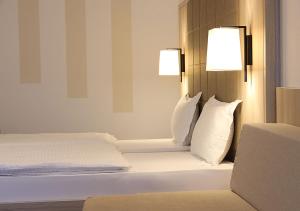 Postel nebo postele na pokoji v ubytování Hotel Brenner