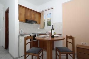 Kuchyň nebo kuchyňský kout v ubytování Theodosia Apartments