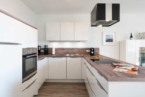 Kuchyň nebo kuchyňský kout v ubytování Terrassenwohnung "Usedom" - Oase am Haff