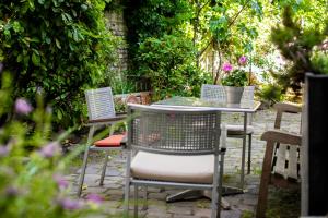 Ein Garten an der Unterkunft Hotel Stern