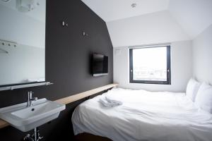 Postel nebo postele na pokoji v ubytování Piece Hostel Kyoto + 37 fotografií