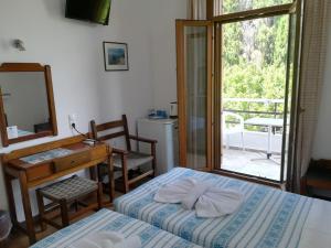 Кровать или кровати в номере Pythaïs Hotel