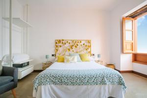 Postel nebo postele na pokoji v ubytování El Charco Suites