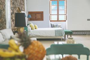 Postel nebo postele na pokoji v ubytování El Charco Suites
