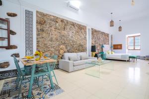 Posezení v ubytování El Charco Suites