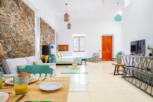 a living room with a table and a couch at El Charco Suites in Arrecife