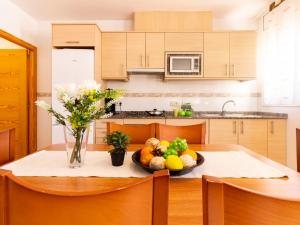 Köök või kööginurk majutusasutuses Holiday Home 1 Casas by Interhome
