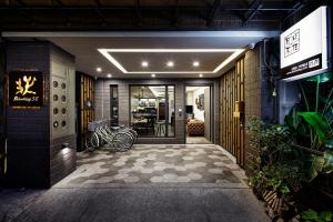 an entrance to a building with bikes parked on the sidewalk at 花蓮非住不可 磨石浴缸vs歐舒丹 in Hualien City