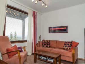 Area tempat duduk di Holiday Home Villa ylläs 101 by Interhome
