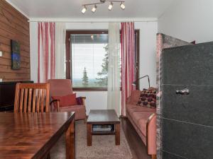 Area tempat duduk di Holiday Home Villa ylläs 101 by Interhome