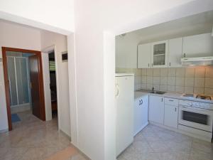 Kuchyň nebo kuchyňský kout v ubytování Holiday Home Nikolina by Interhome