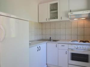 Kuchyň nebo kuchyňský kout v ubytování Holiday Home Nikolina by Interhome