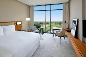 Postel nebo postele na pokoji v ubytování Vida Emirates Hills