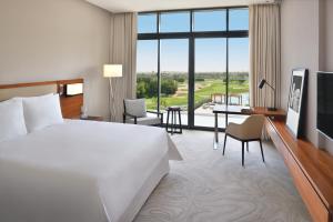 Postel nebo postele na pokoji v ubytování Vida Emirates Hills
