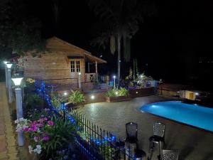 Bazén v ubytování Cozywoods Hill Resort nebo v jeho okolí