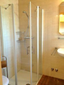 Ένα μπάνιο στο Comfort Apartments SNF zertifiziert