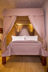 a bedroom with a bed with a canopy at Landhaus Kaltenborn in Trebsen