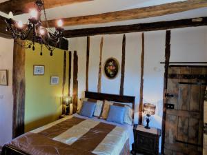 Postel nebo postele na pokoji v ubytování L'Ancien Presbytère Chambres D'hote ou Gite