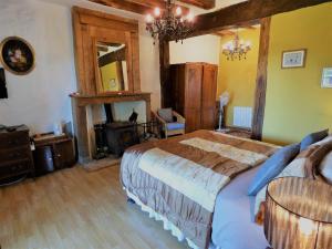Postel nebo postele na pokoji v ubytování L'Ancien Presbytère Chambres D'hote ou Gite