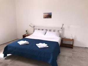 a bedroom with a bed with two towels on it at DoppioBi in Torre Lapillo
